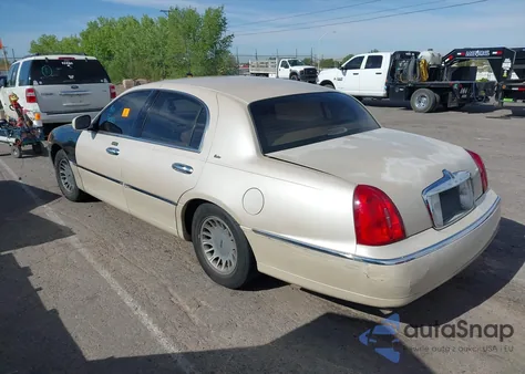 2001 Lincoln Town Car Cartier из США, поврежденный, VIN 1LNHM83W81Y706332